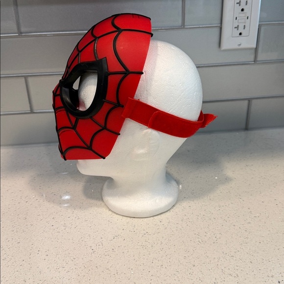 SpiderMan Mask - Picture 4 of 7